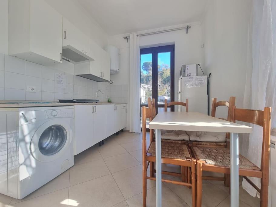 5 Min From Bus Stop-free Parking Apartamento