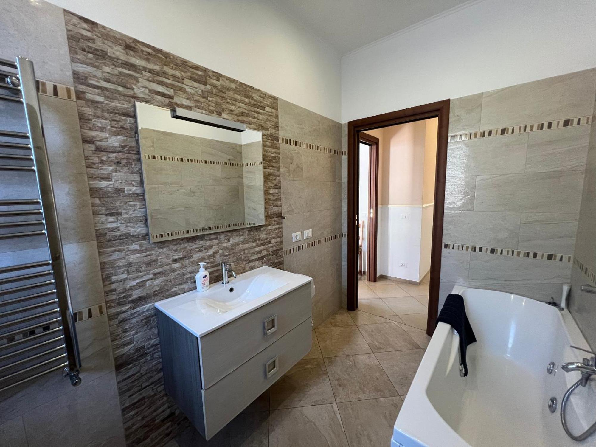 5 Min From Bus Stop-free Parking Apartamento